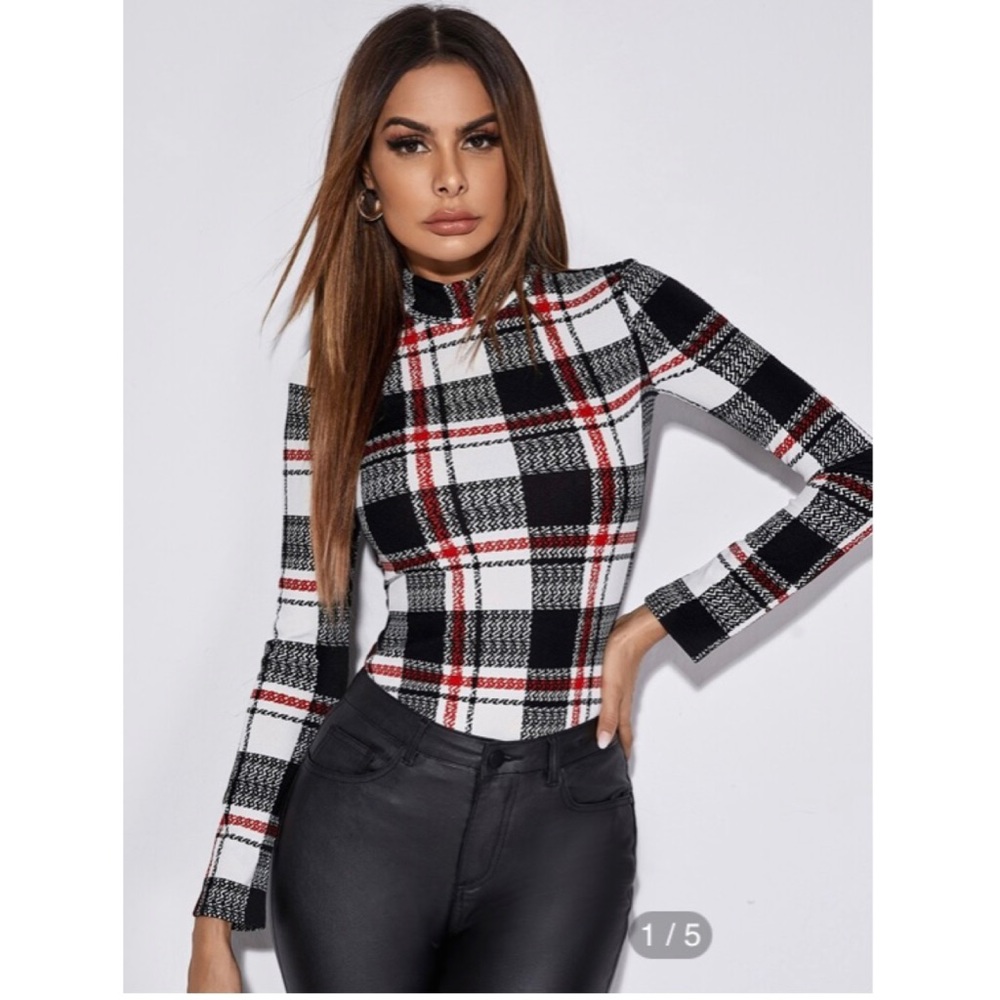 Mock Neck Plaid Form Fitted Tee